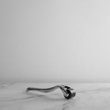 Carica l'immagine nel visualizzatore di Gallery, DERMAROLLER